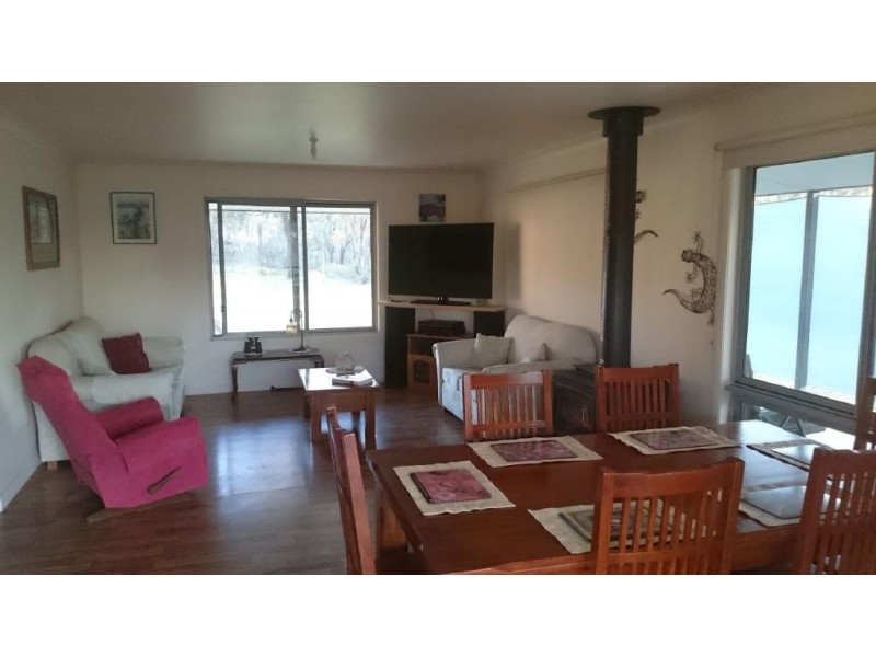 108 Whites Lane, Stockinbingal NSW 2725