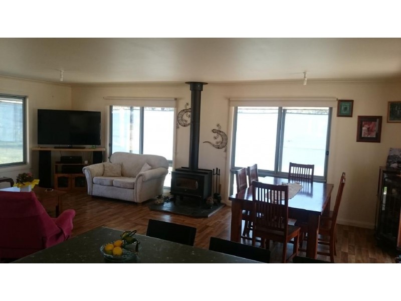 108 Whites Lane, Stockinbingal NSW 2725