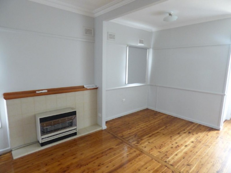 4 Bullecourt Street, Cootamundra NSW 2590