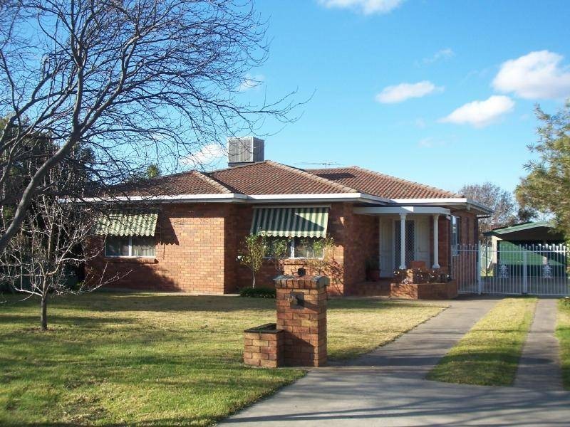 13 Coora Avenue, Cootamundra NSW 2590