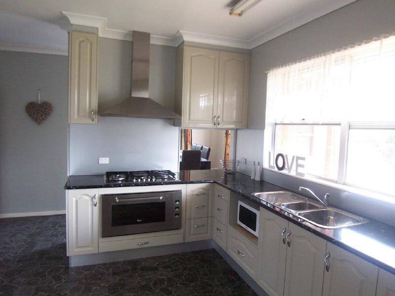 13 Coora Avenue, Cootamundra NSW 2590