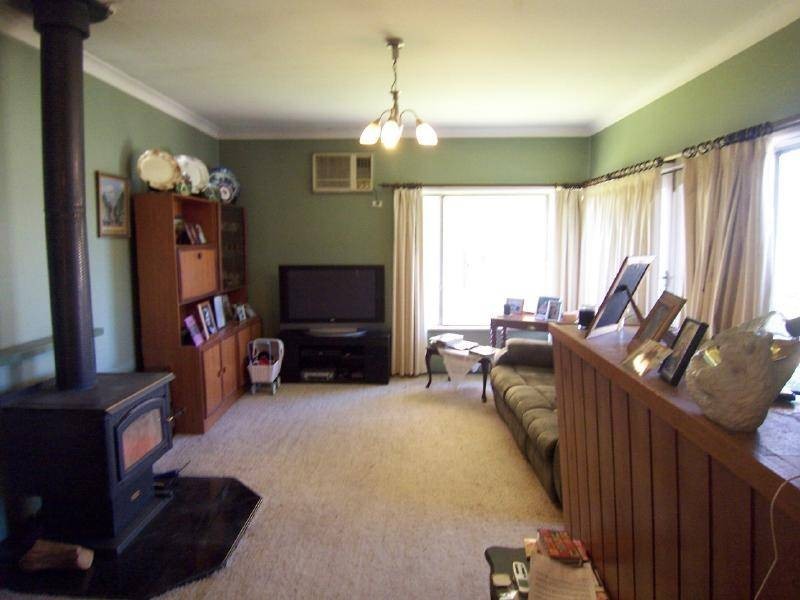 4 George Street, Cootamundra NSW 2590