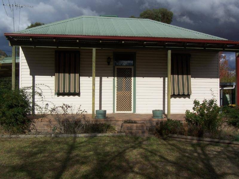 2 Victoria Parade, Cootamundra NSW 2590