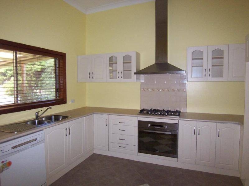 2 Victoria Parade, Cootamundra NSW 2590