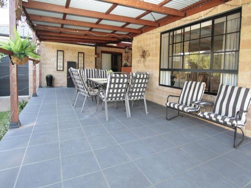 4 Boyd Street, Cootamundra NSW 2590