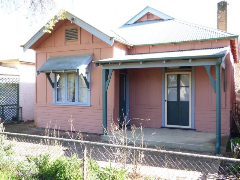 37 Hay Street, Cootamundra NSW 2590