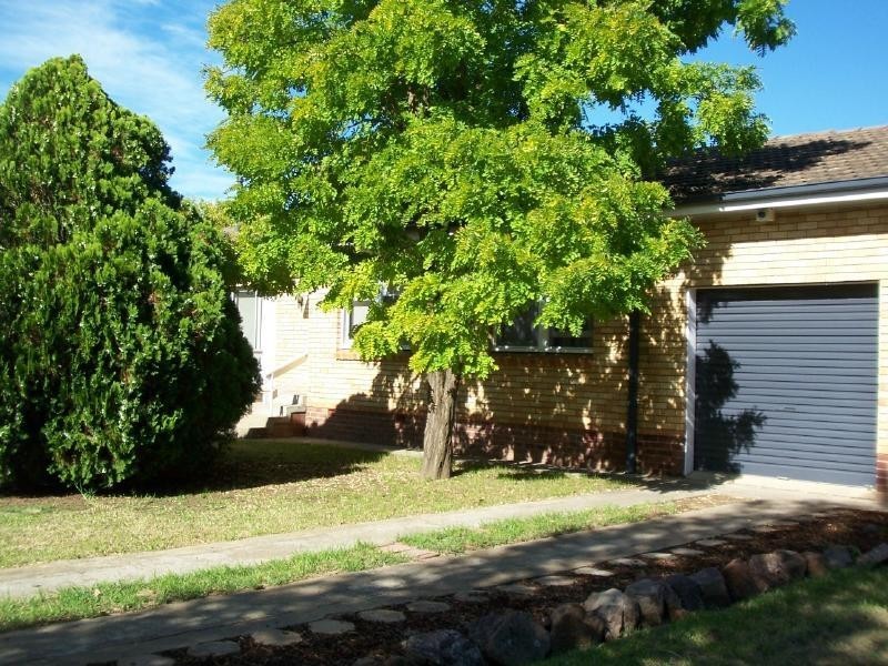 4 Poole Street, Cootamundra NSW 2590
