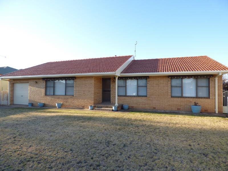 91 Adams Street, Cootamundra NSW 2590