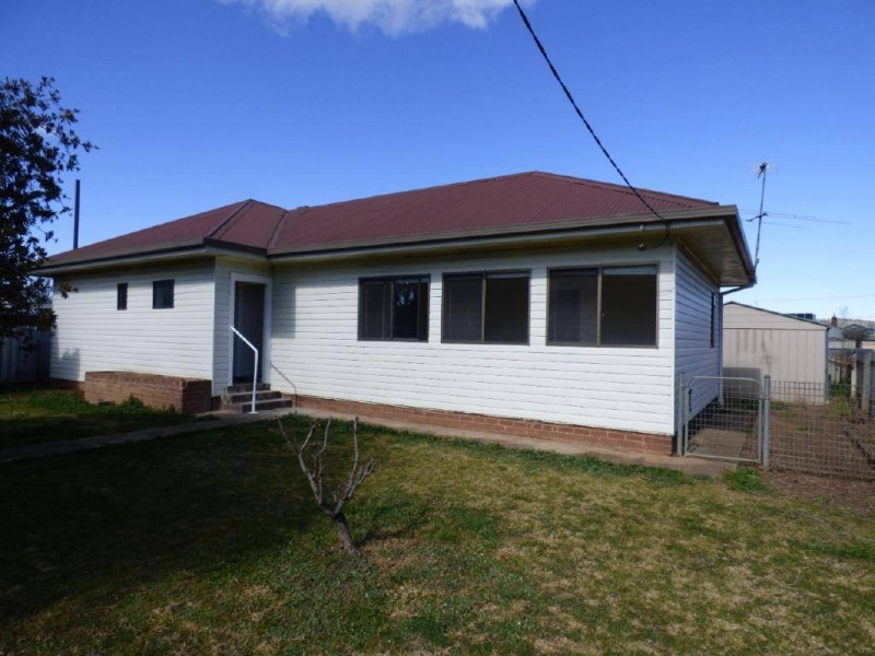 2 Bullecourt Street, Cootamundra NSW 2590