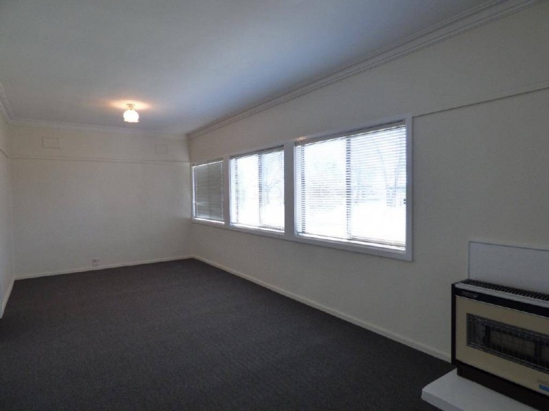 2 Bullecourt Street, Cootamundra NSW 2590