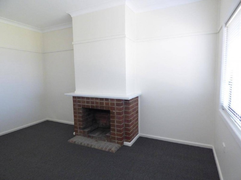 2 Bullecourt Street, Cootamundra NSW 2590