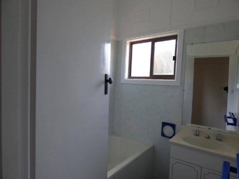 2 Bullecourt Street, Cootamundra NSW 2590