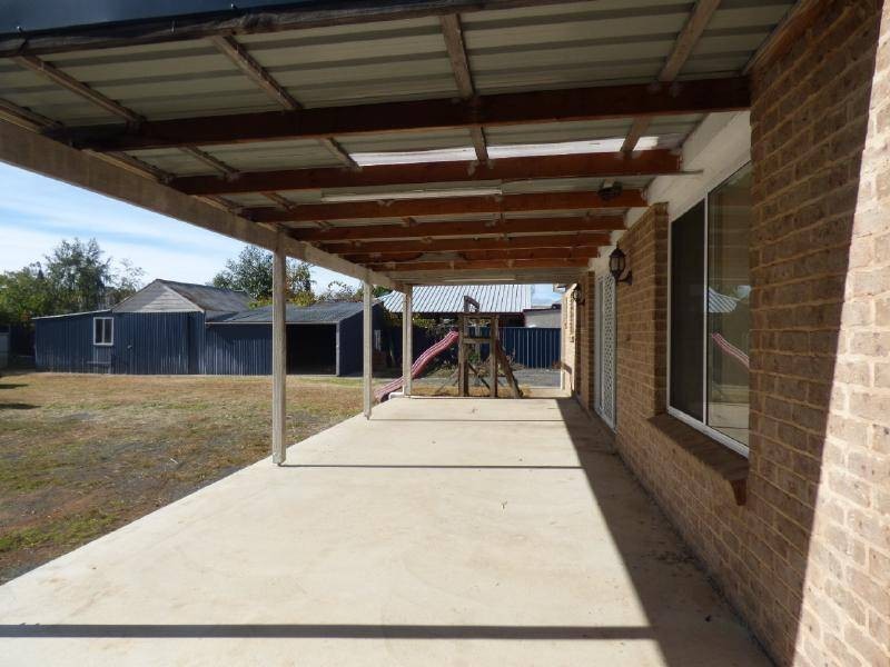 5 Adams Street, Cootamundra NSW 2590
