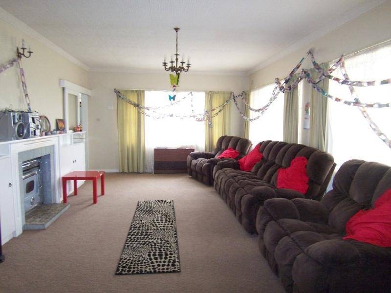 27 John Street, Cootamundra NSW 2590
