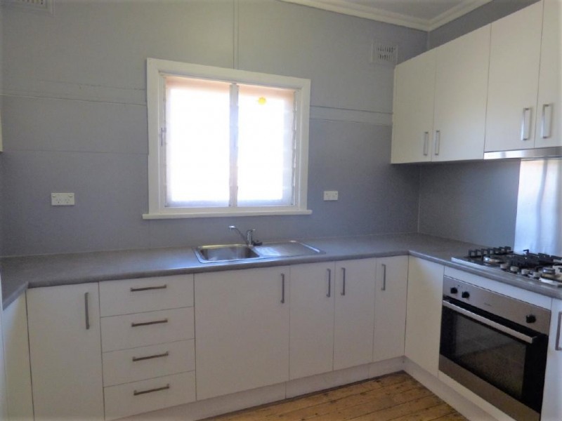 30 Cowcumbla Street, Cootamundra NSW 2590
