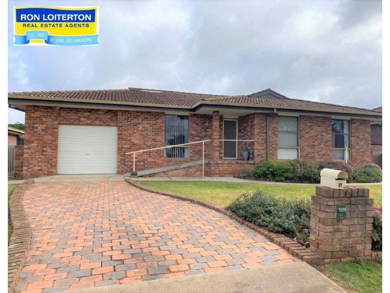 5 Dickson Street, Cootamundra NSW 2590