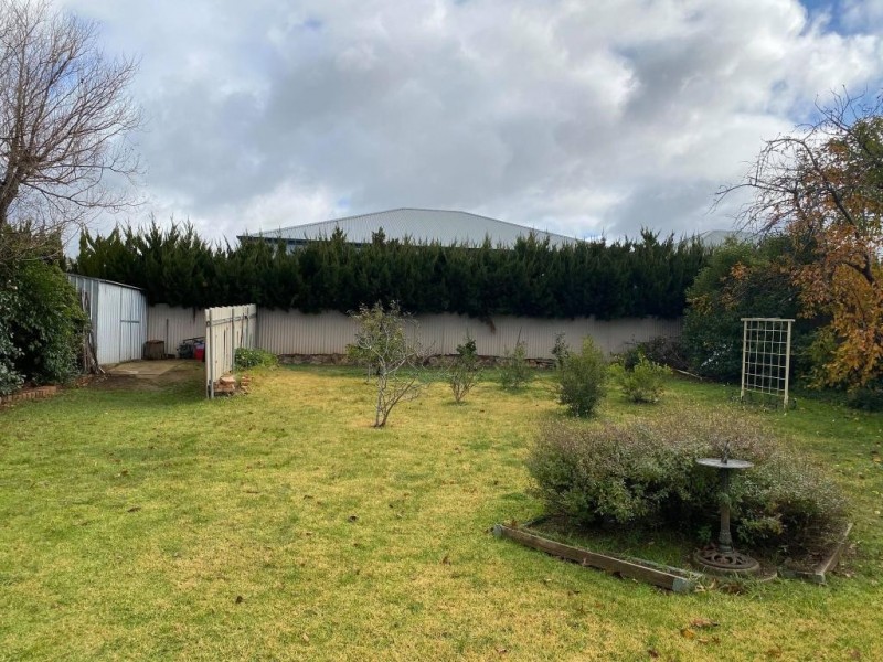 5 Dickson Street, Cootamundra NSW 2590