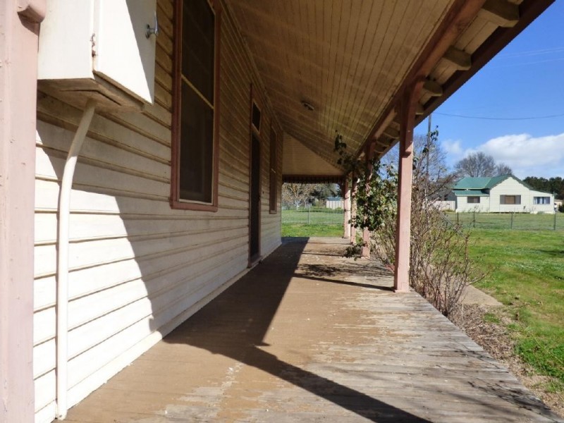 13 Queen Street, Wallendbeen NSW 2588