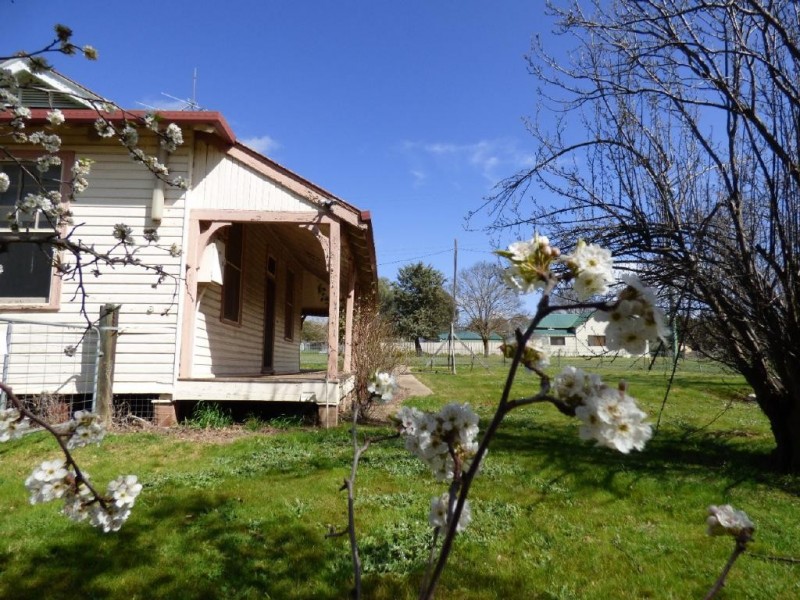 13 Queen Street, Wallendbeen NSW 2588