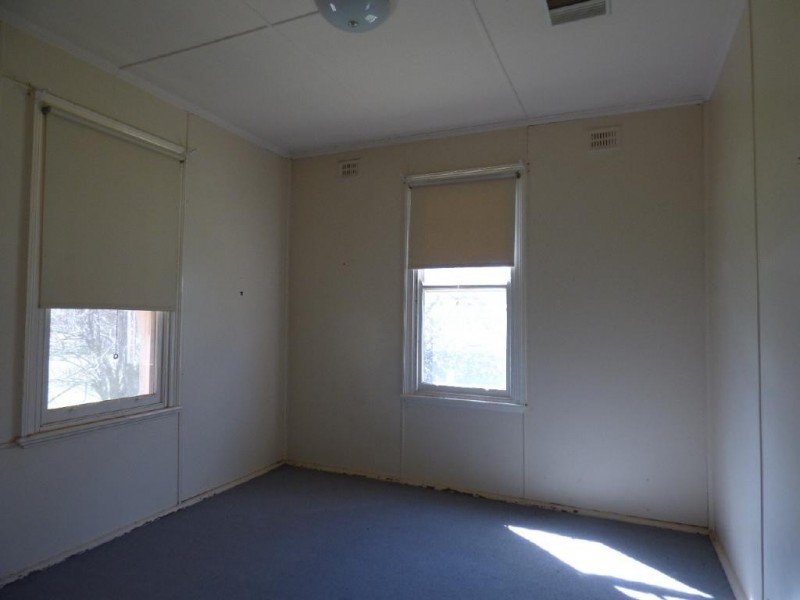 13 Queen Street, Wallendbeen NSW 2588