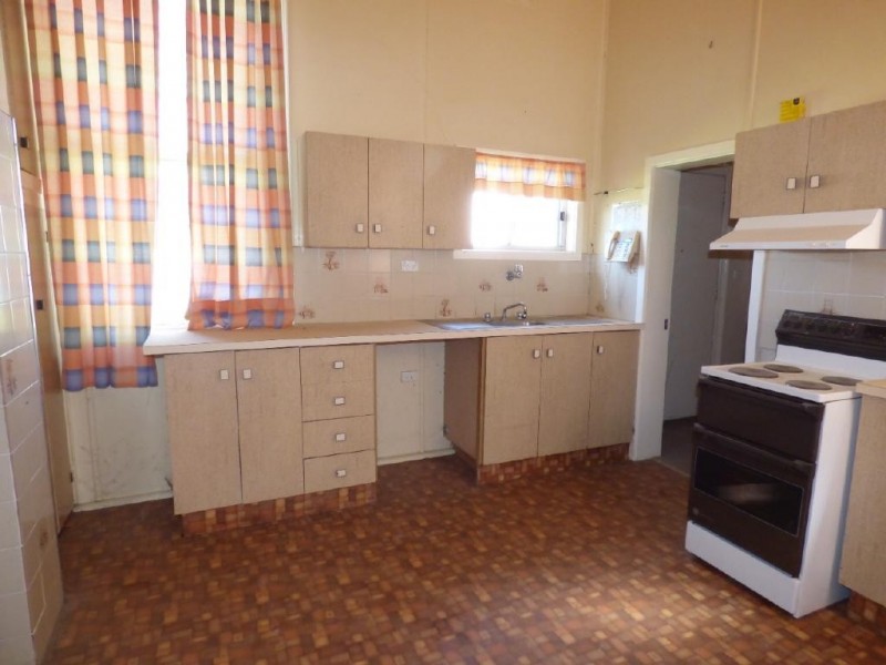 13 Queen Street, Wallendbeen NSW 2588