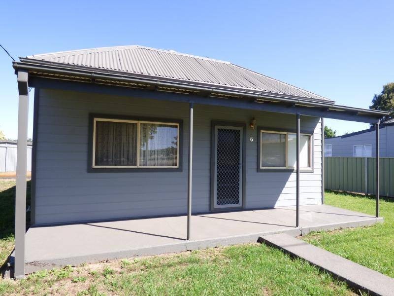 6 Barnes Street, Cootamundra NSW 2590