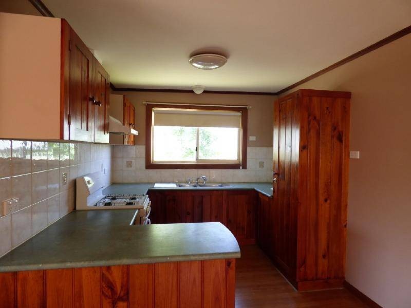 6 Barnes Street, Cootamundra NSW 2590