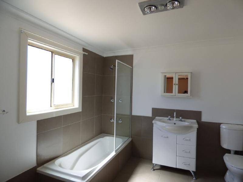 6 Barnes Street, Cootamundra NSW 2590