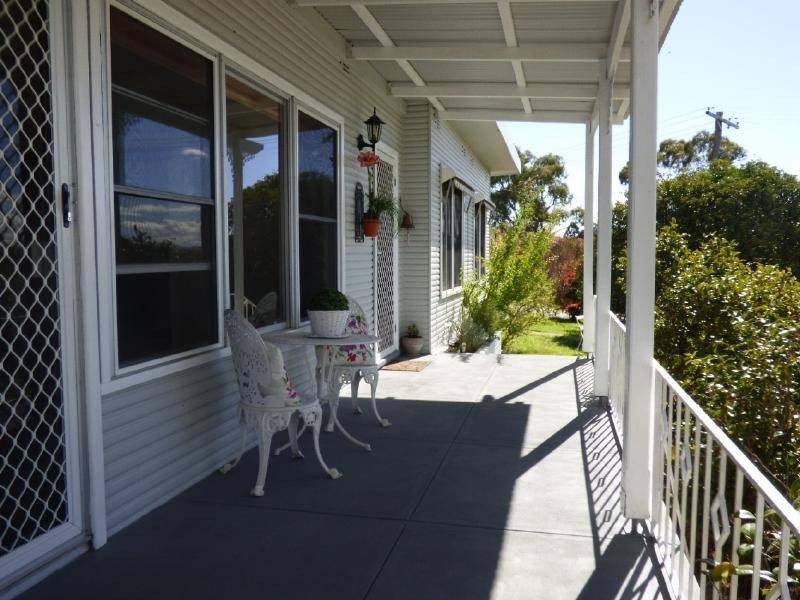 7 Campbell Street, Cootamundra NSW 2590