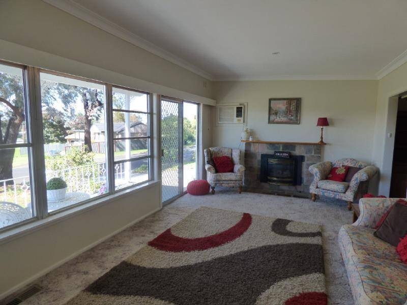 7 Campbell Street, Cootamundra NSW 2590