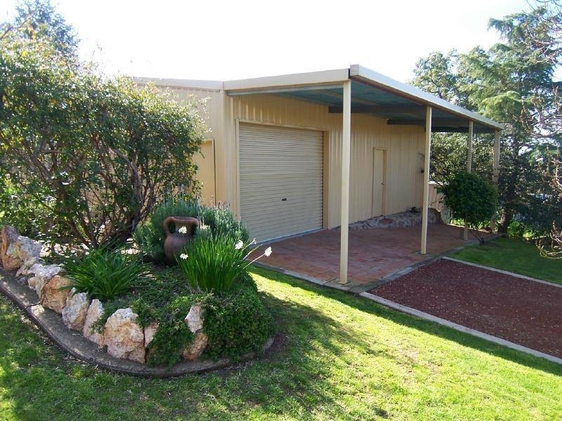 24 Richards Street, Cootamundra NSW 2590