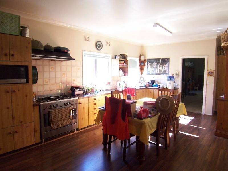 4 George Street, Cootamundra NSW 2590
