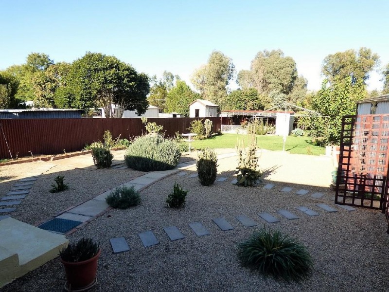 17 Gundagai Road, Cootamundra NSW 2590