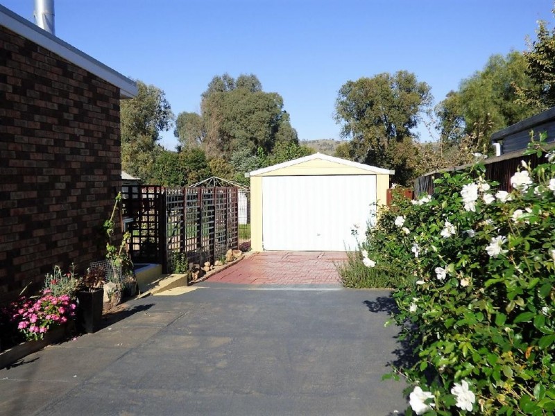 17 Gundagai Road, Cootamundra NSW 2590