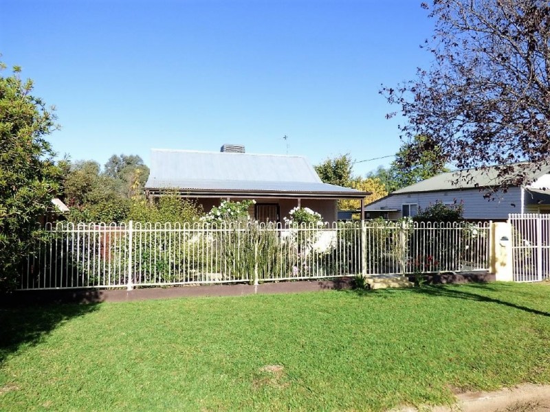 17 Gundagai Road, Cootamundra NSW 2590