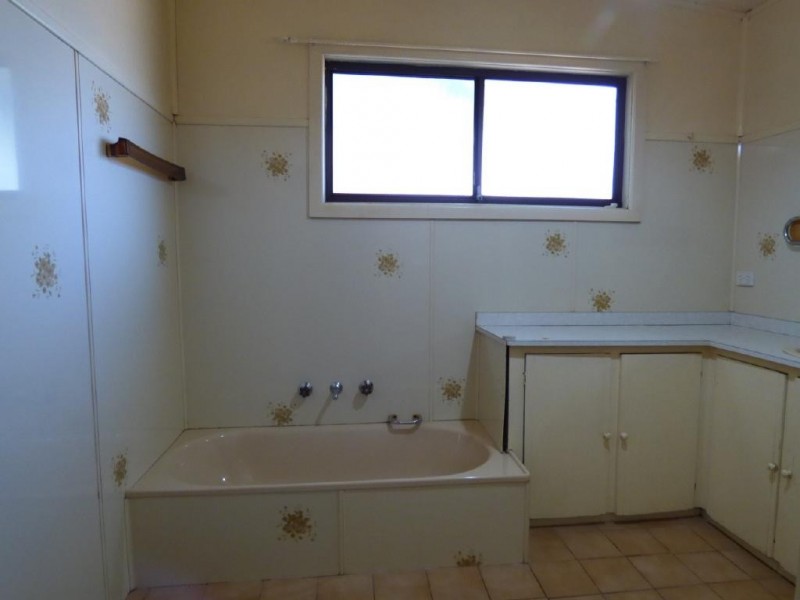 39 Hay Street, Cootamundra NSW 2590