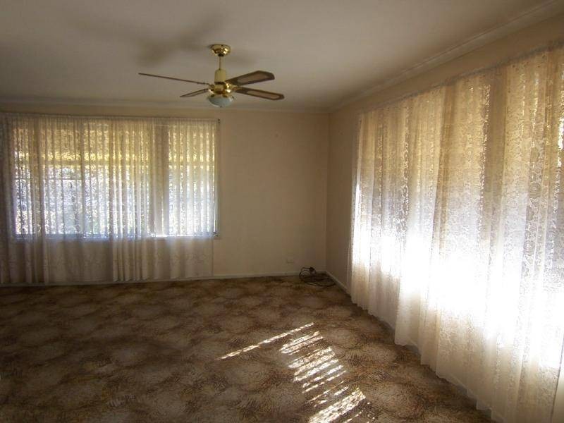 37 Cutler Avenue, Cootamundra NSW 2590