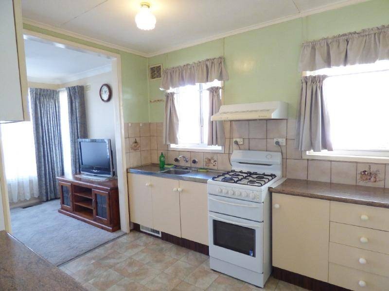 37 Ursula Street, Cootamundra NSW 2590