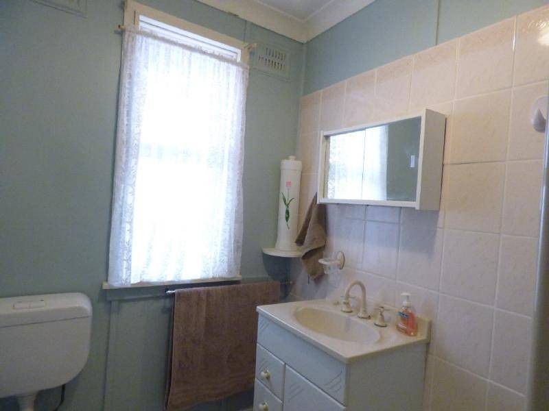 37 Ursula Street, Cootamundra NSW 2590