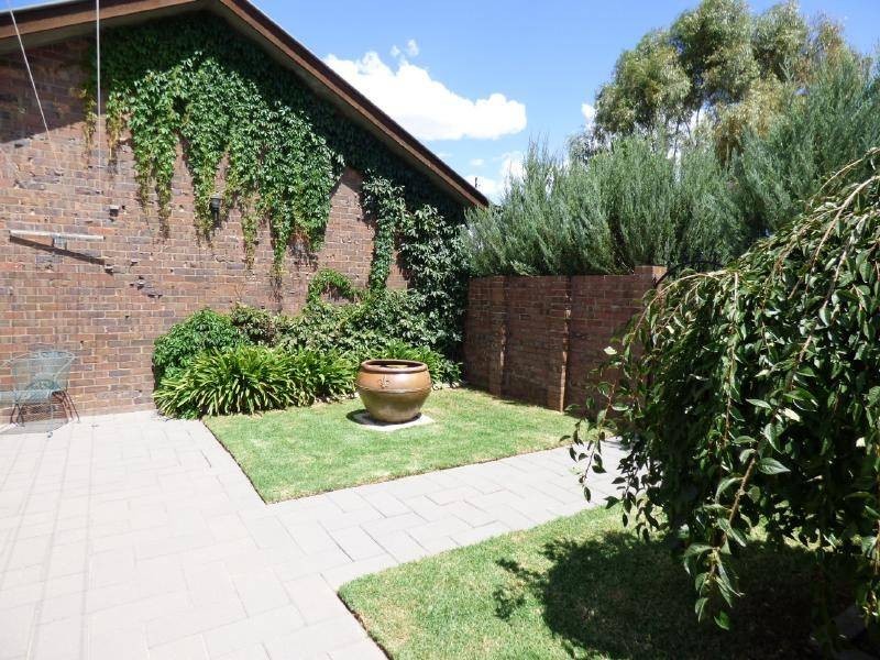 2A McConaghy Street, Cootamundra NSW 2590