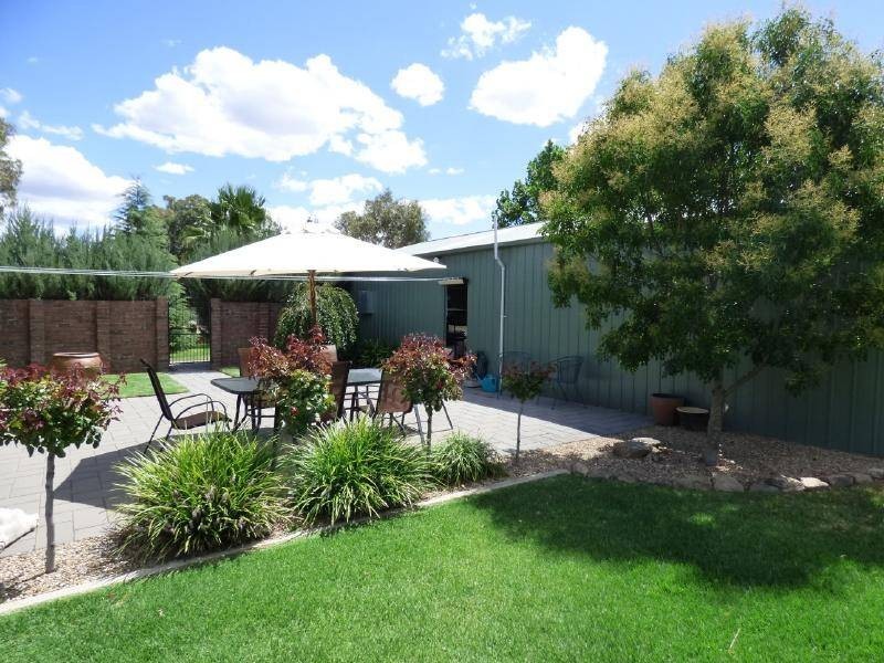 2A McConaghy Street, Cootamundra NSW 2590