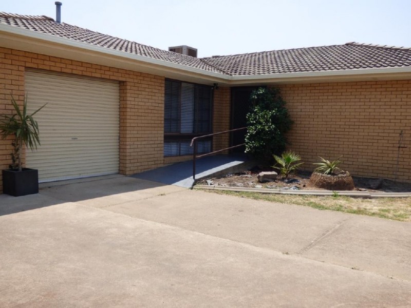 12 Coora Avenue, Cootamundra NSW 2590