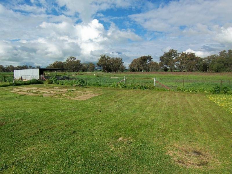 14 Hoskins Street, Stockinbingal NSW 2725