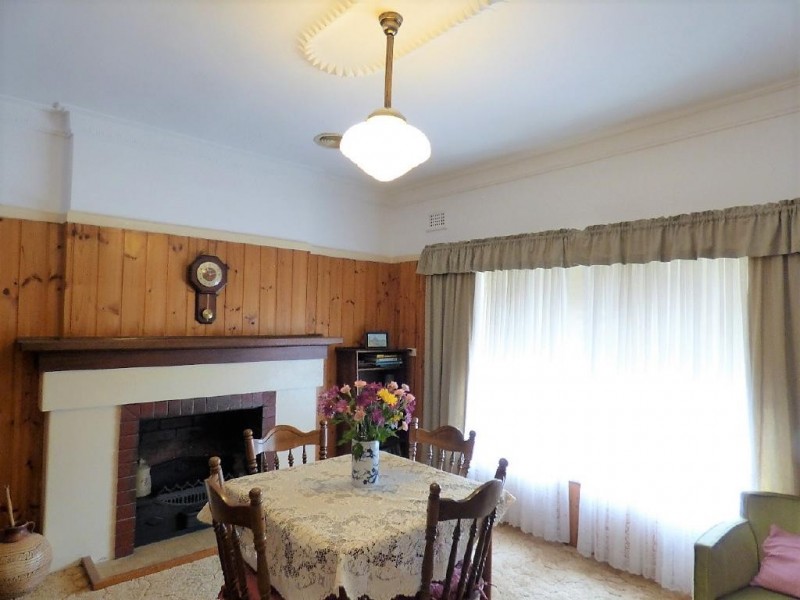 27 Murray Street, Cootamundra NSW 2590