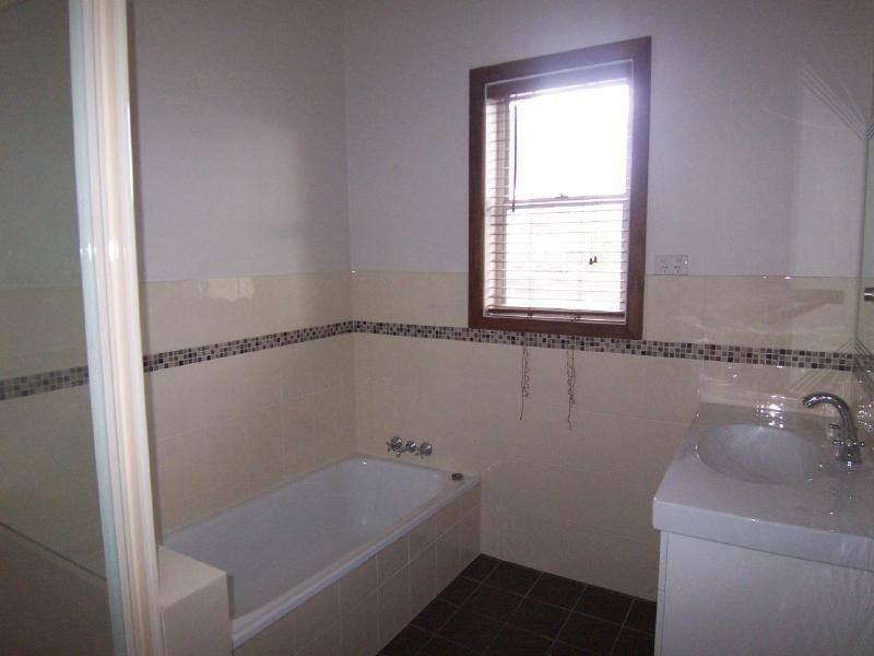 2 Victoria Parade, Cootamundra NSW 2590