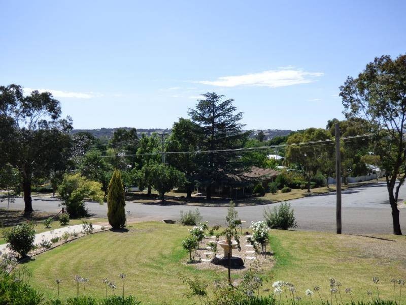 77 Centenary Avenue, Cootamundra NSW 2590