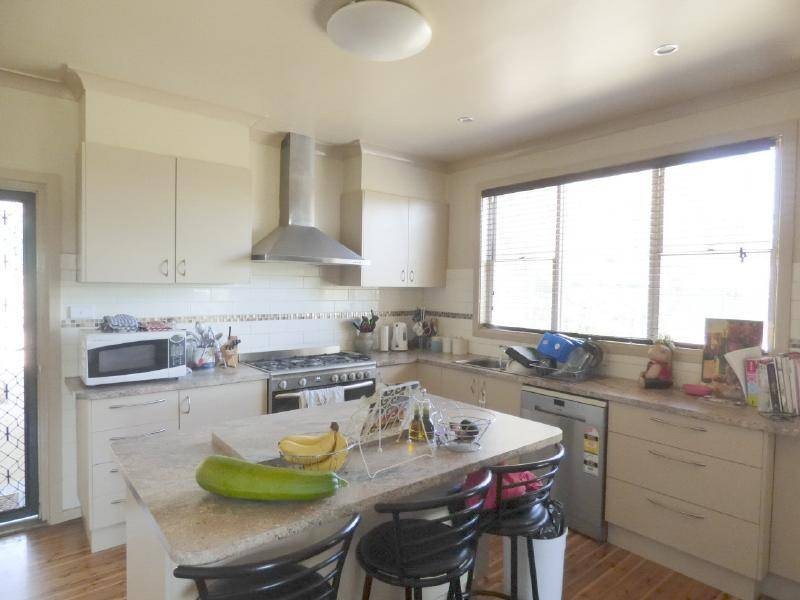 77 Centenary Avenue, Cootamundra NSW 2590