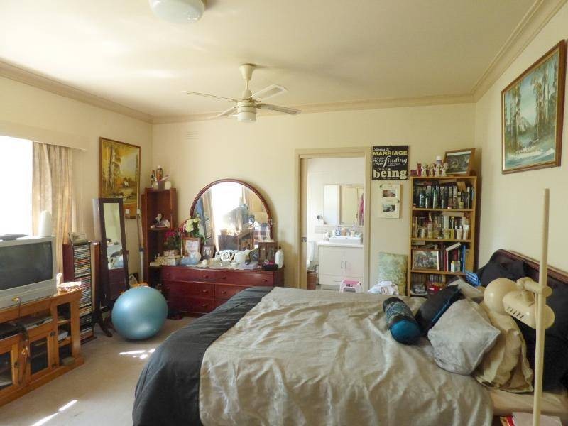 77 Centenary Avenue, Cootamundra NSW 2590