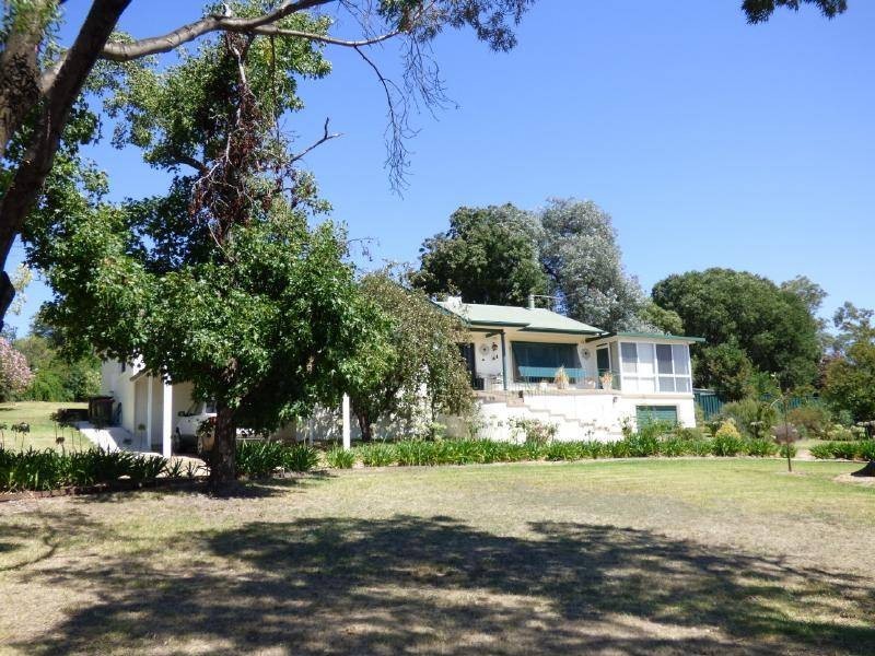 77 Centenary Avenue, Cootamundra NSW 2590