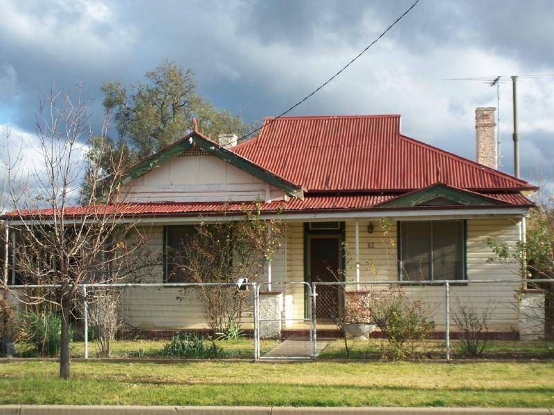 82 Adams Street, Cootamundra NSW 2590